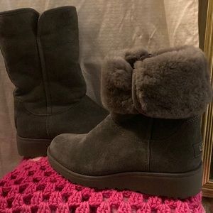 Womens Gray Fuzzy Wool lined Ugg Boots!